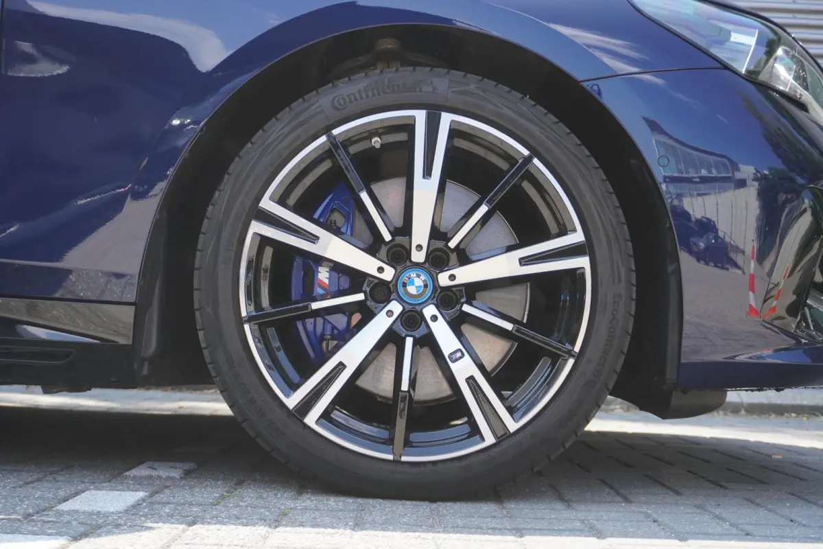 550e xDrive | SoH 100% | M Sportpakket Pro | Comfort Pack | Trekhaak met elektrisch wegklapbare kogel | Glazen panoramadak | Driving Assistant Professional | Bowers & Wilkins Surround Sound 