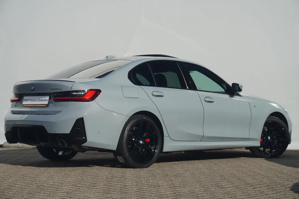 330e | M Sportpakket Pro | Schuif-/kanteldak | Harman Kardon | Driving Assistant Professional