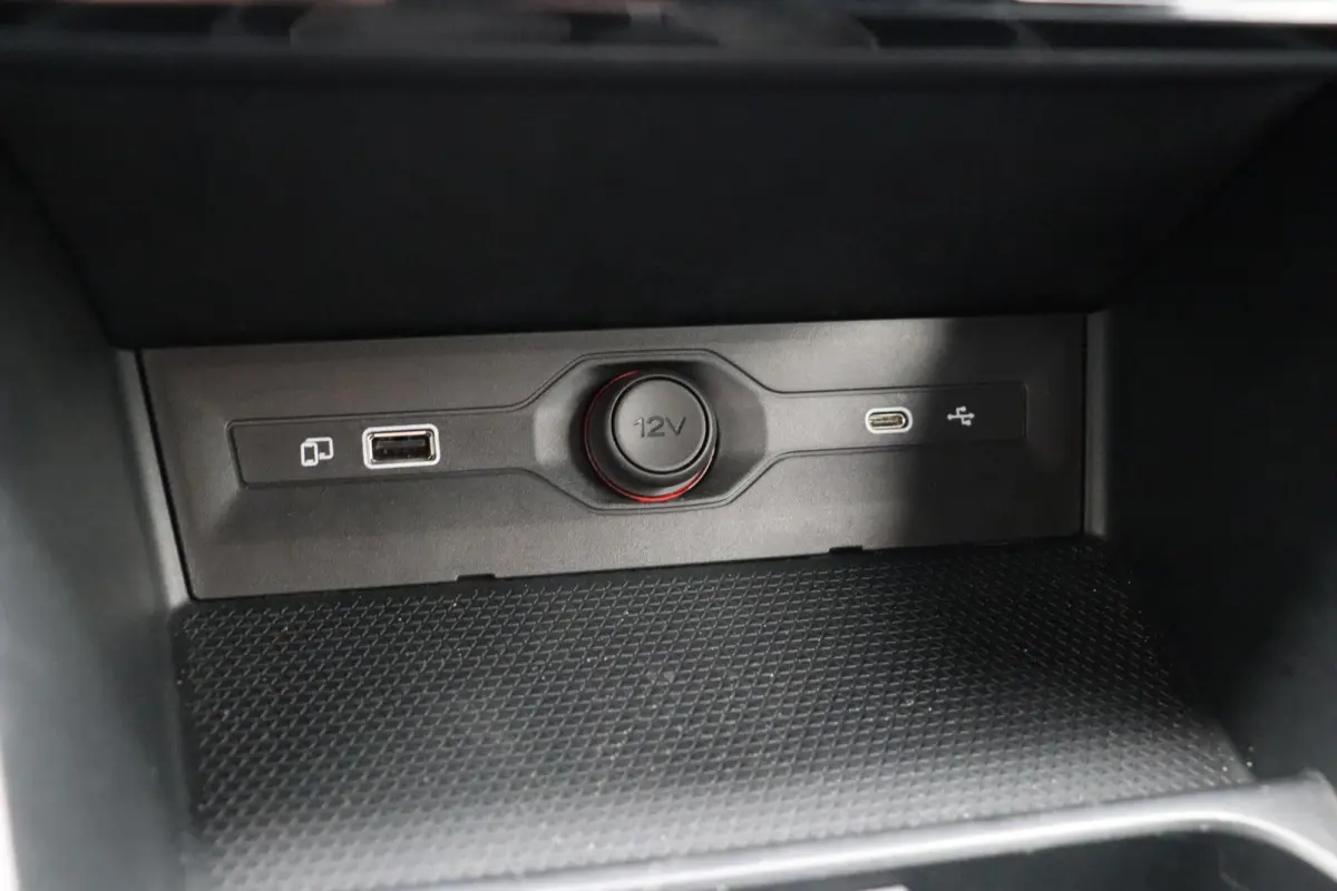 1.5 Luxury | Apple Carplay & Android Auto | Rondomzicht Camera | Stoel en Stuurwielverwarming |