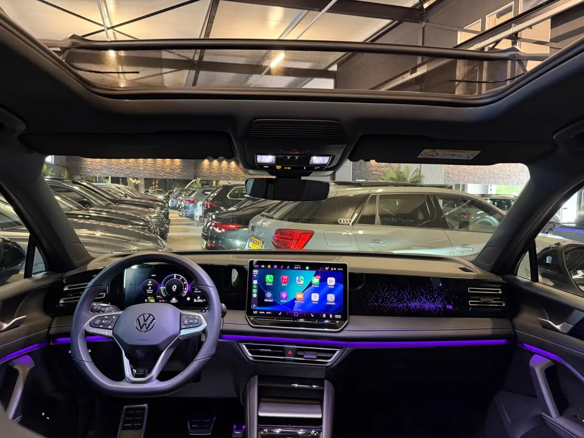 1.5 eHybrid 3X R-LINE|Pano|Full options