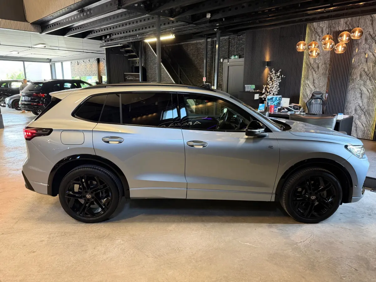 1.5 eHybrid 3X R-LINE|Pano|Full options