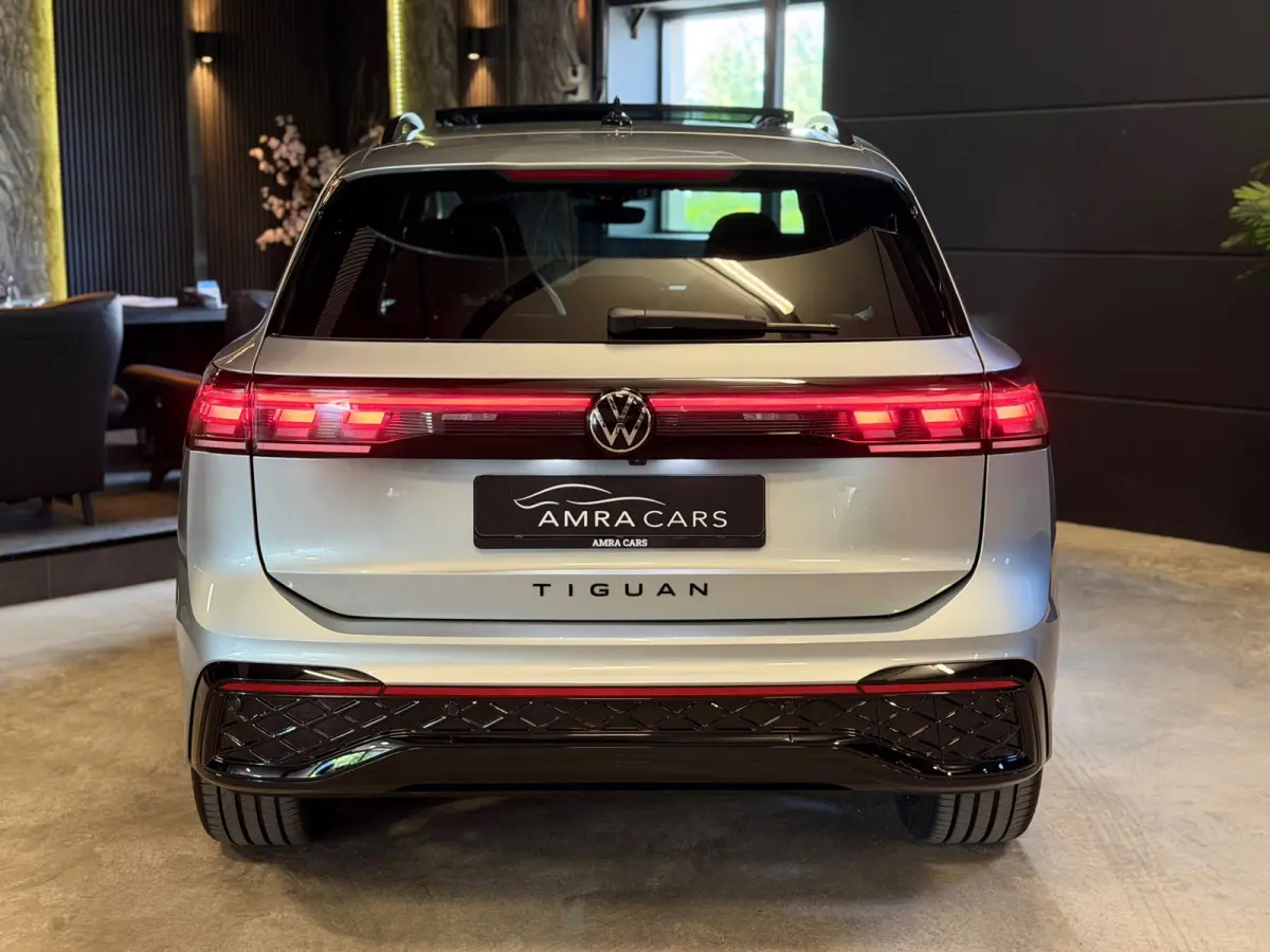 1.5 eHybrid 3X R-LINE|Pano|Full options