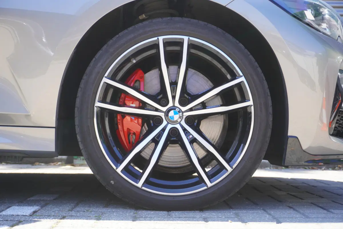 330e | SoH 98% | High Executive | Model M Sport | HiFi System | Extra getint glas achter | 19 inch LM M Dubbelspaak | Alarmsysteem klasse 3