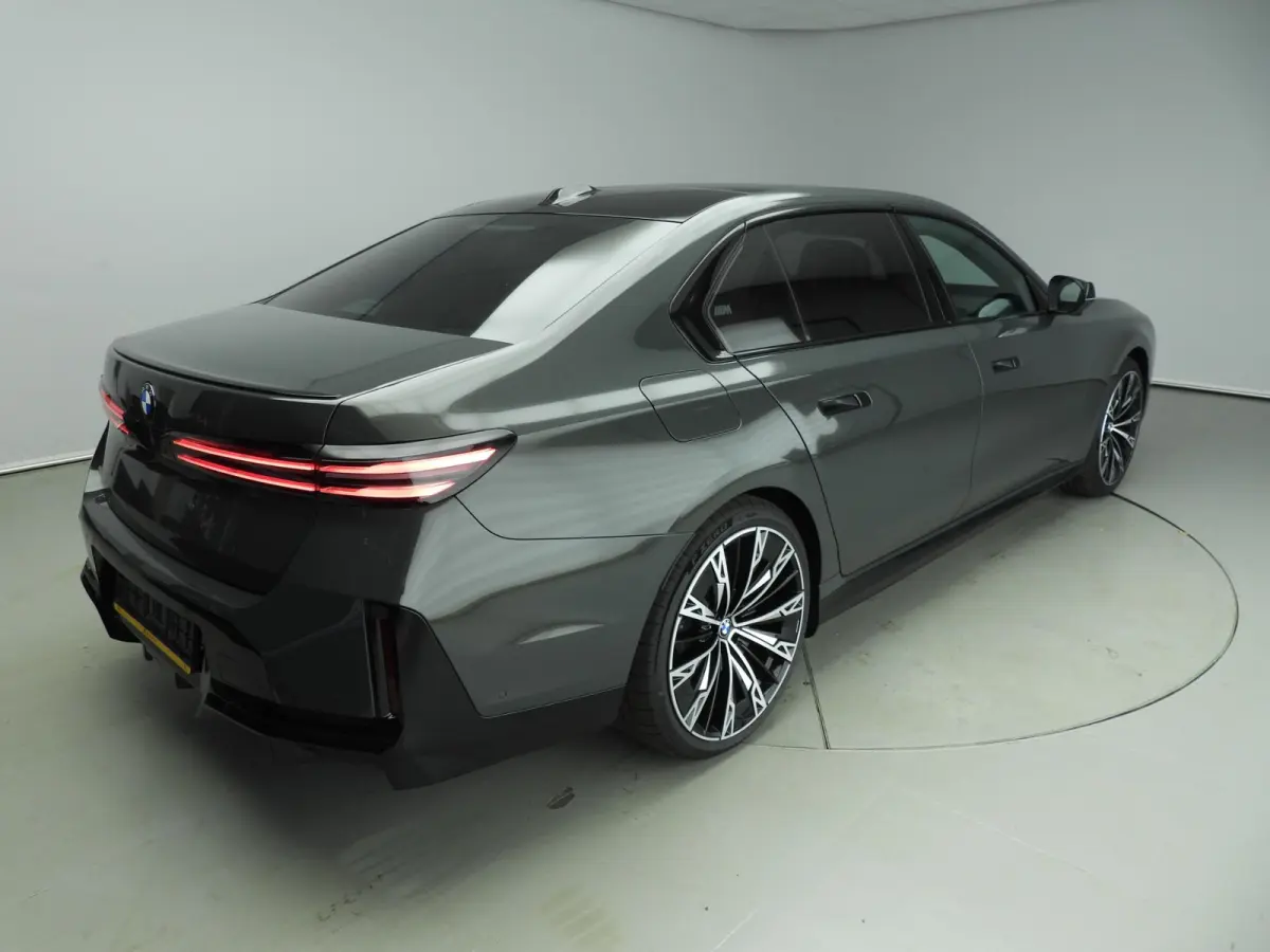 M70 xDrive Executive Pack | Executive Lounge | Connoisseur Pack | Sky Lounge