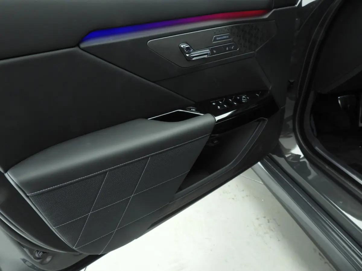 M70 xDrive Executive Pack | Executive Lounge | Connoisseur Pack | Sky Lounge