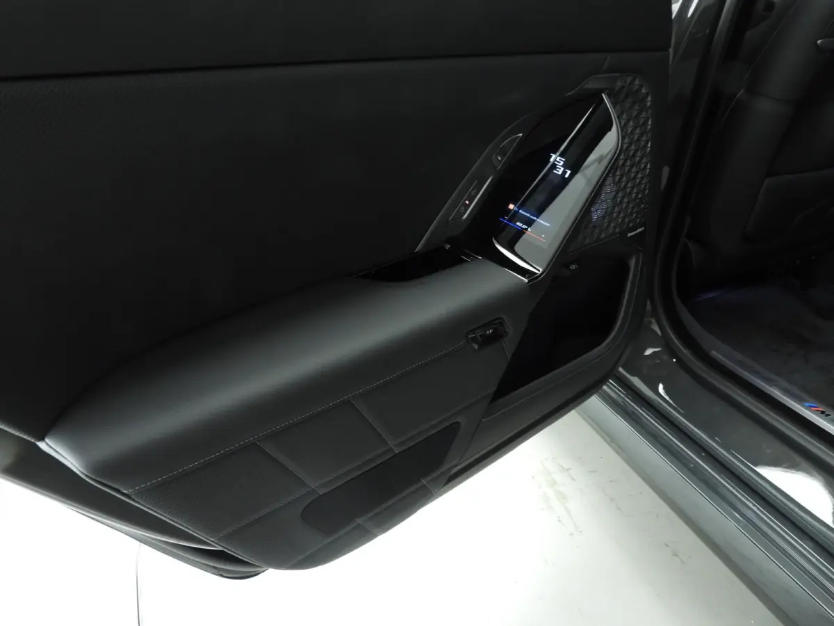 M70 xDrive Executive Pack | Executive Lounge | Connoisseur Pack | Sky Lounge