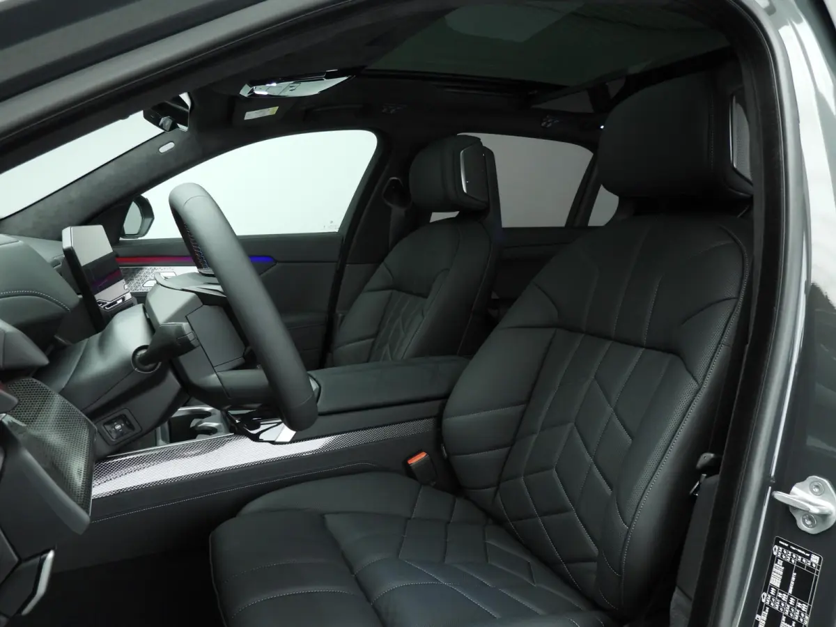 M70 xDrive Executive Pack | Executive Lounge | Connoisseur Pack | Sky Lounge