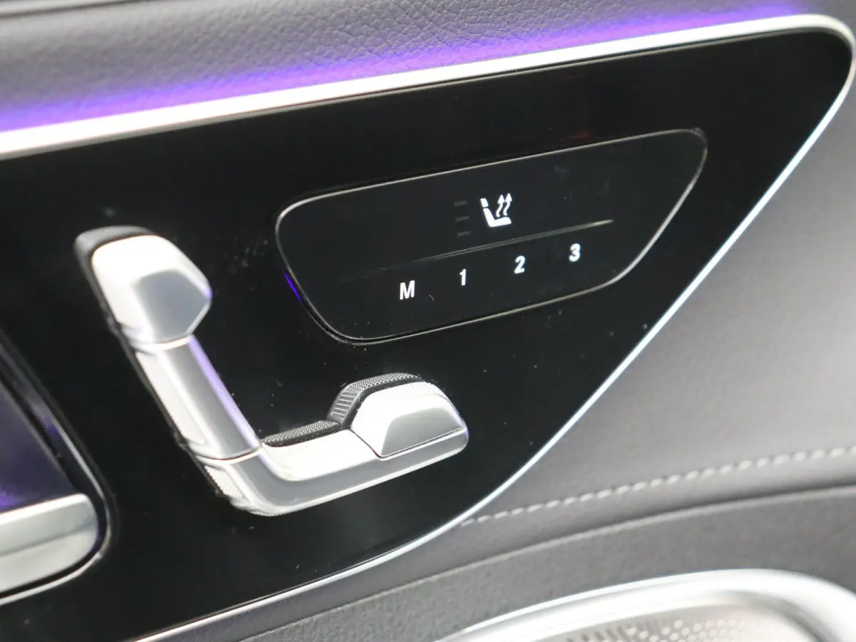 300 Luxury Line 89 kWh /Burmester /Head-up display /Elek. Trekhaak /96,21% SOH