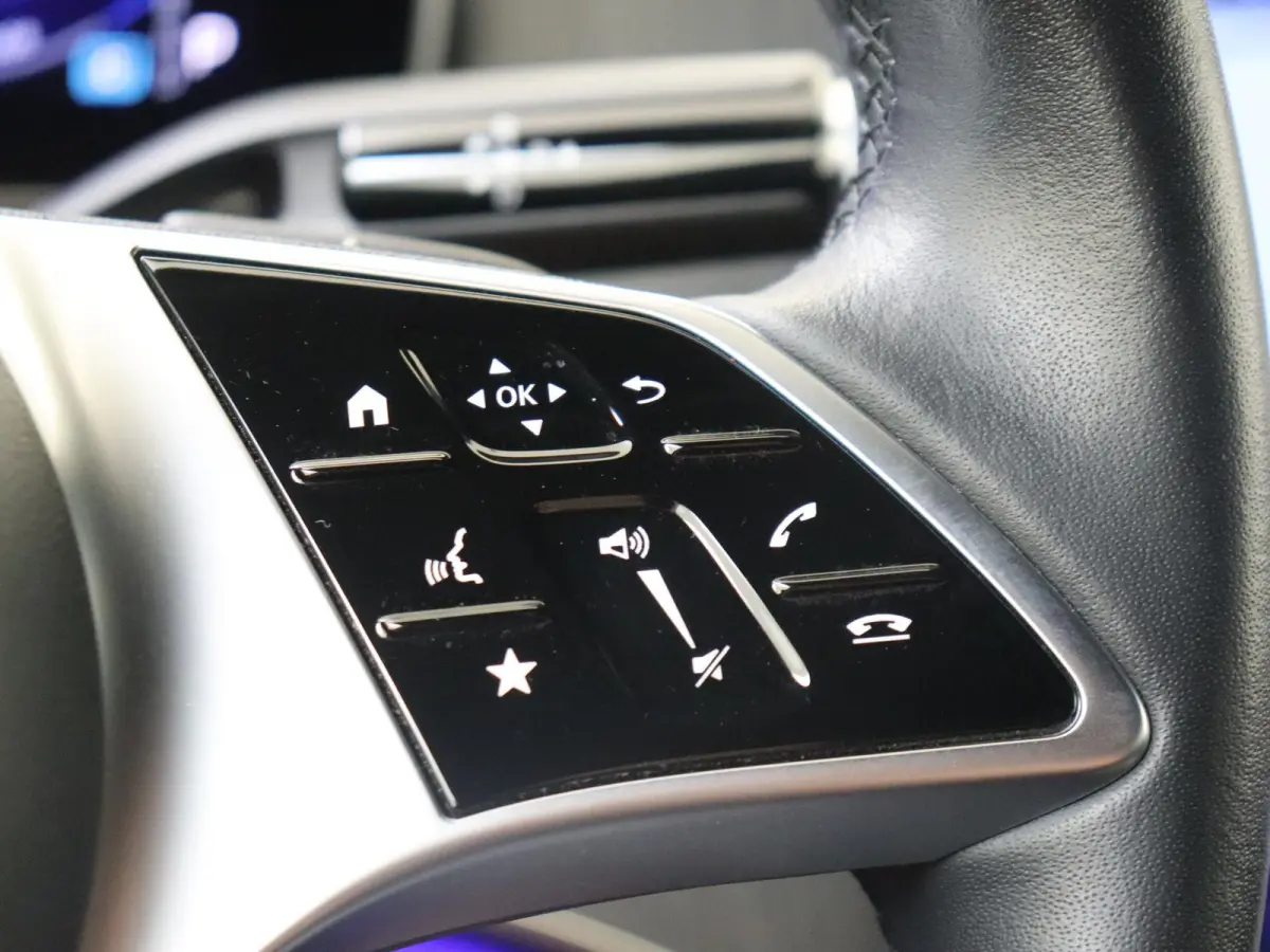 300 Luxury Line 89 kWh /Burmester /Head-up display /Elek. Trekhaak /96,21% SOH