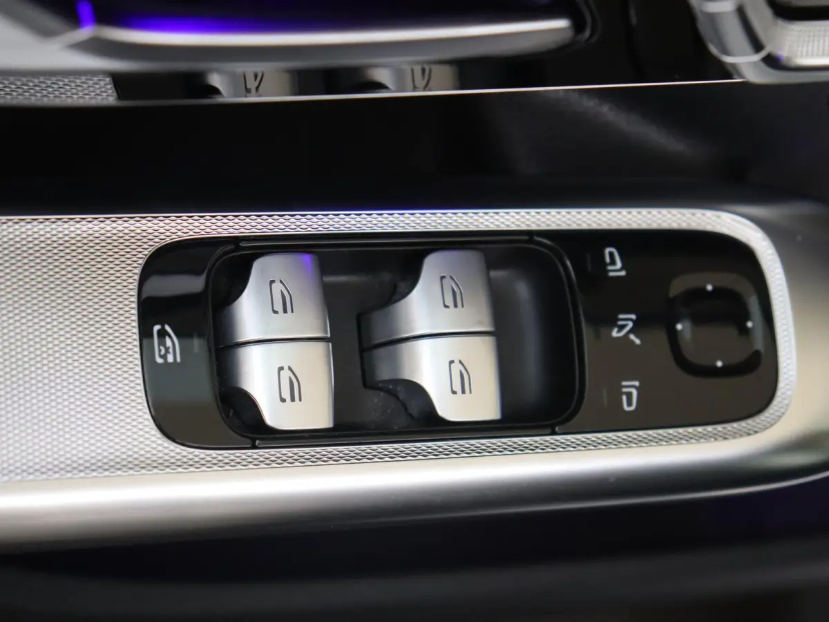 300 Luxury Line 89 kWh /Burmester /Head-up display /Elek. Trekhaak /96,21% SOH