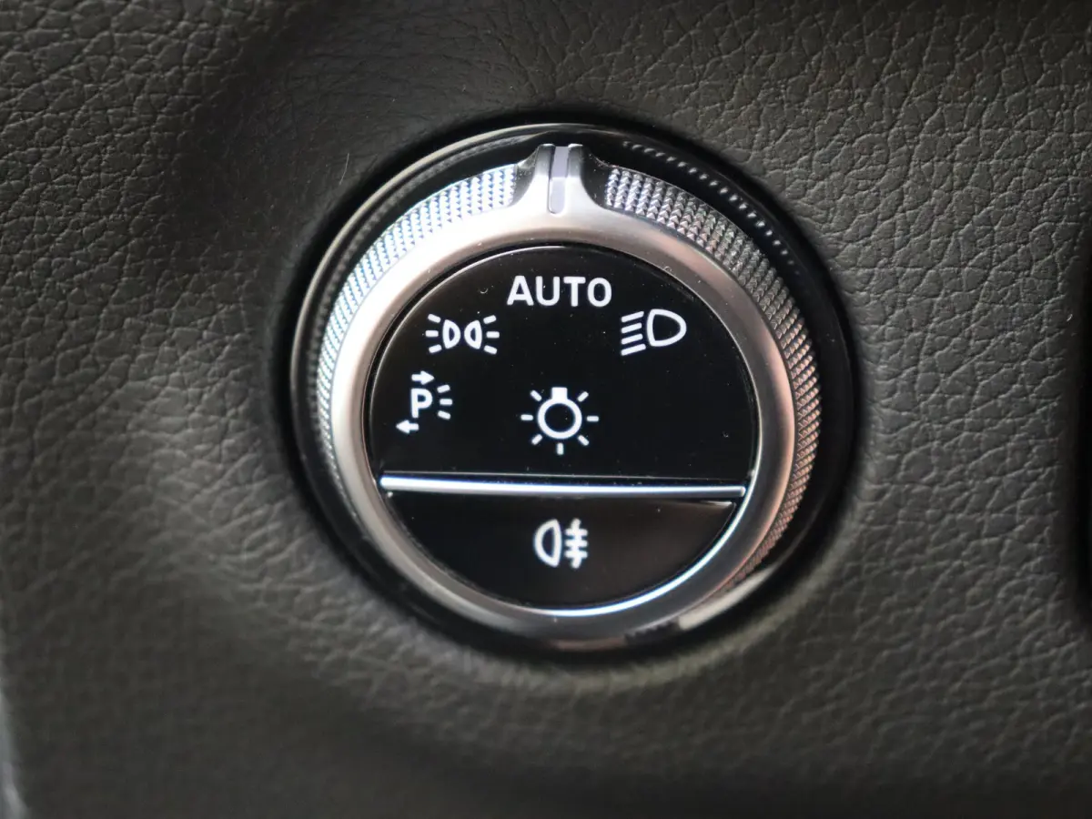 300 Luxury Line 89 kWh /Burmester /Head-up display /Elek. Trekhaak /96,21% SOH