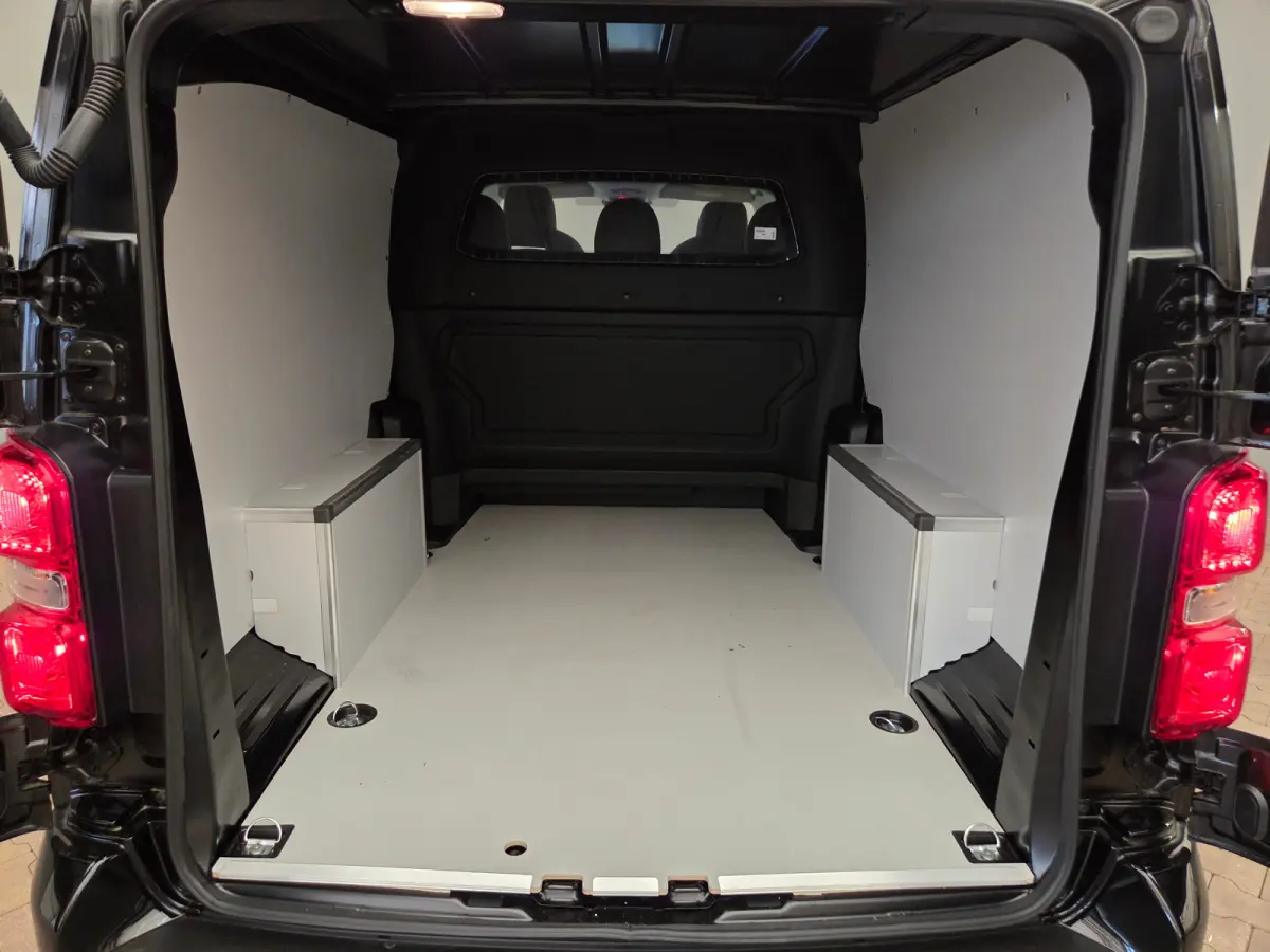 EV L3 DC 75 kWh STX Special Edition, trekhaak, camera, apple carplay, keyless, tot 8 jaar garantie