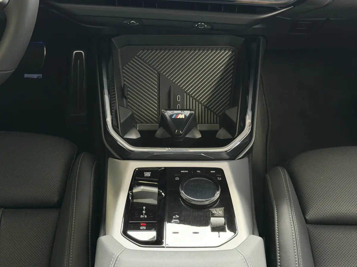 30e 300PK XDRIVE M SPORT / H.KARDON / ICONIC GRILL / 360.CAM / INNOVATION / PANO.DAK / HARMAN KARDON / 360.CAM / INNOVATION / BROOKLYNGRAU METALLIC