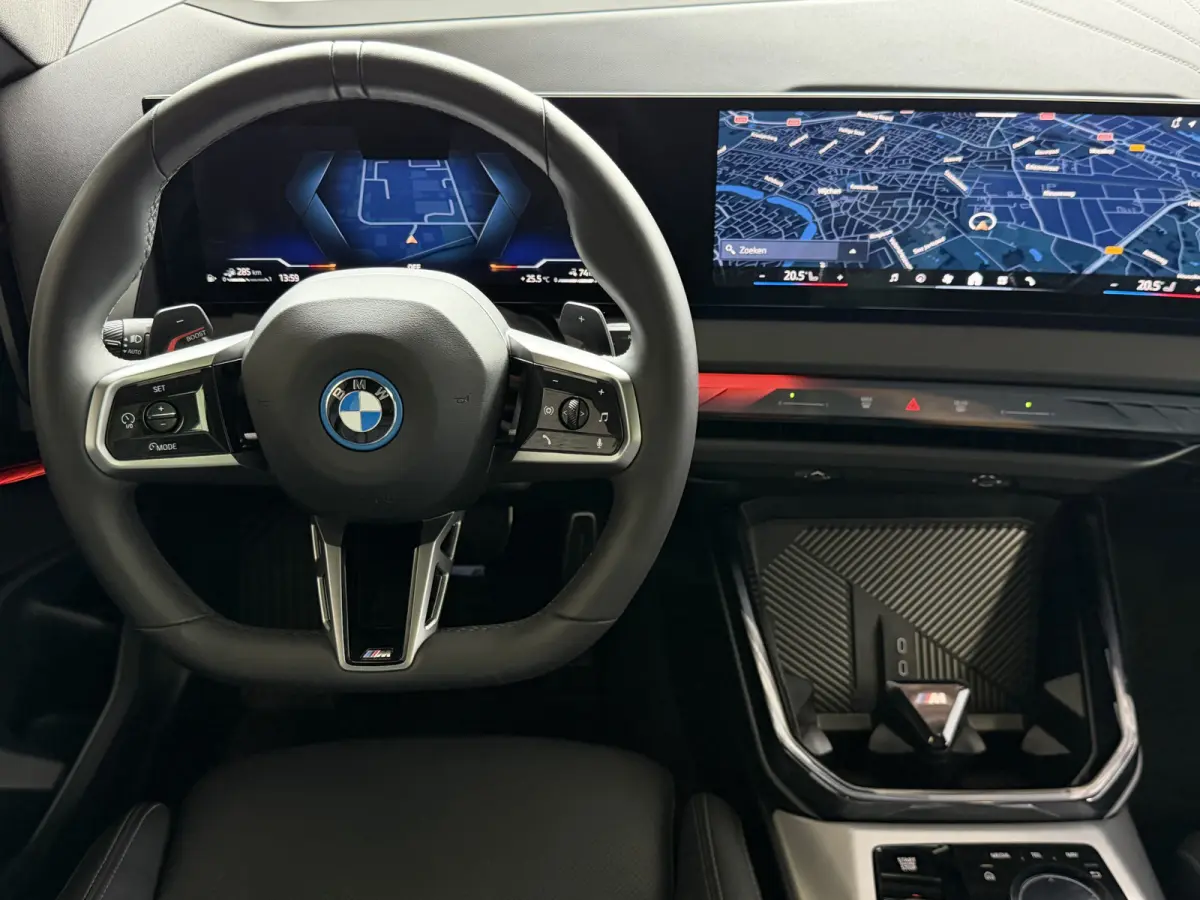 30e 300PK XDRIVE M SPORT / H.KARDON / ICONIC GRILL / 360.CAM / INNOVATION / PANO.DAK / HARMAN KARDON / 360.CAM / INNOVATION / BROOKLYNGRAU METALLIC