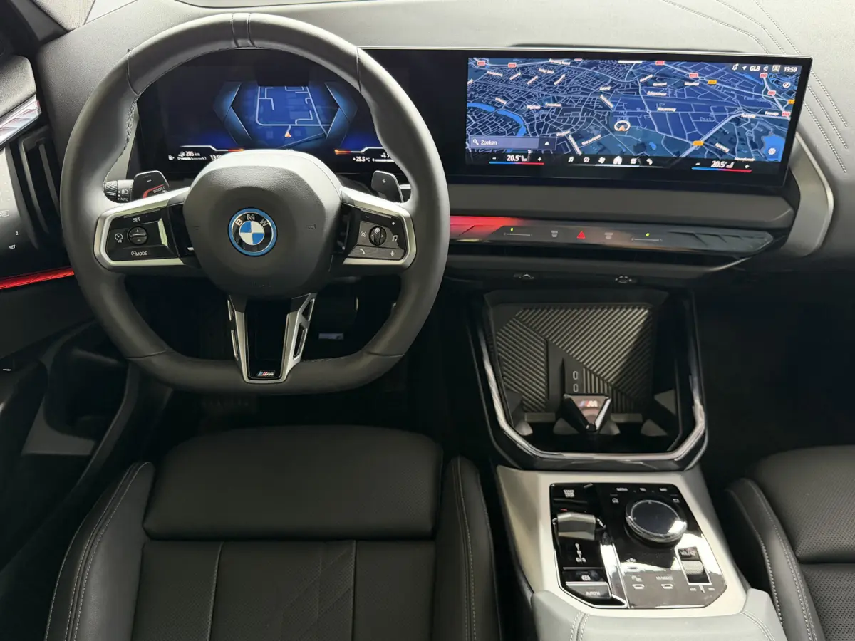 30e 300PK XDRIVE M SPORT / H.KARDON / ICONIC GRILL / 360.CAM / INNOVATION / PANO.DAK / HARMAN KARDON / 360.CAM / INNOVATION / BROOKLYNGRAU METALLIC