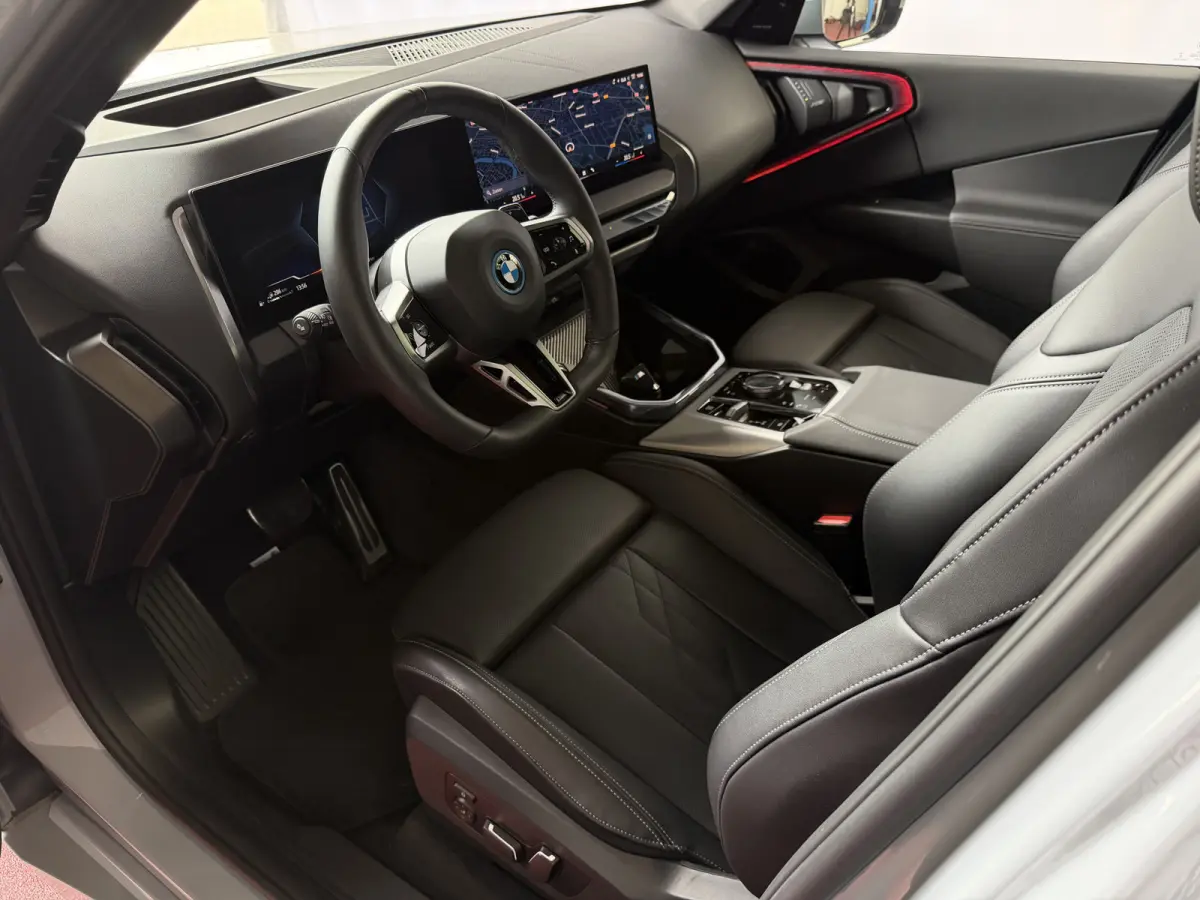 30e 300PK XDRIVE M SPORT / H.KARDON / ICONIC GRILL / 360.CAM / INNOVATION / PANO.DAK / HARMAN KARDON / 360.CAM / INNOVATION / BROOKLYNGRAU METALLIC