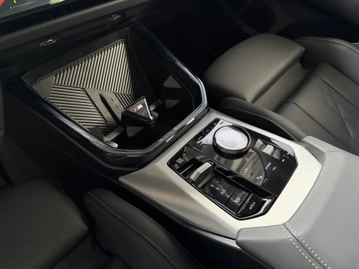 30e 300PK XDRIVE M SPORT / H.KARDON / ICONIC GRILL / 360.CAM / INNOVATION / PANO.DAK / HARMAN KARDON / 360.CAM / INNOVATION / BROOKLYNGRAU METALLIC