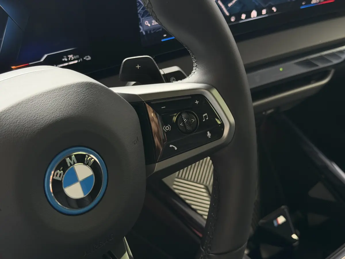 30e 300PK XDRIVE M SPORT / H.KARDON / ICONIC GRILL / 360.CAM / INNOVATION / PANO.DAK / HARMAN KARDON / 360.CAM / INNOVATION / BROOKLYNGRAU METALLIC