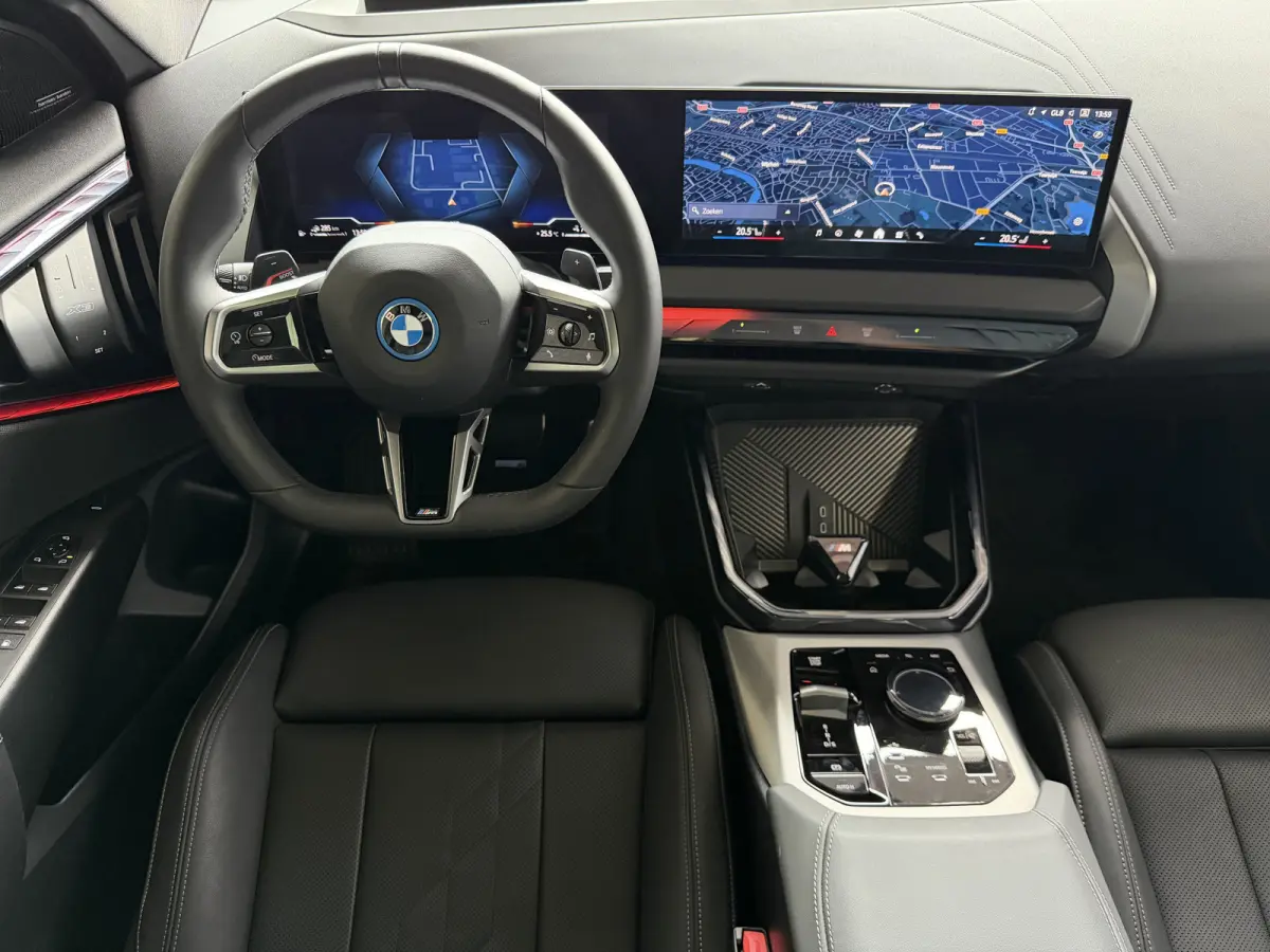 30e 300PK XDRIVE M SPORT / H.KARDON / ICONIC GRILL / 360.CAM / INNOVATION / PANO.DAK / HARMAN KARDON / 360.CAM / INNOVATION / BROOKLYNGRAU METALLIC