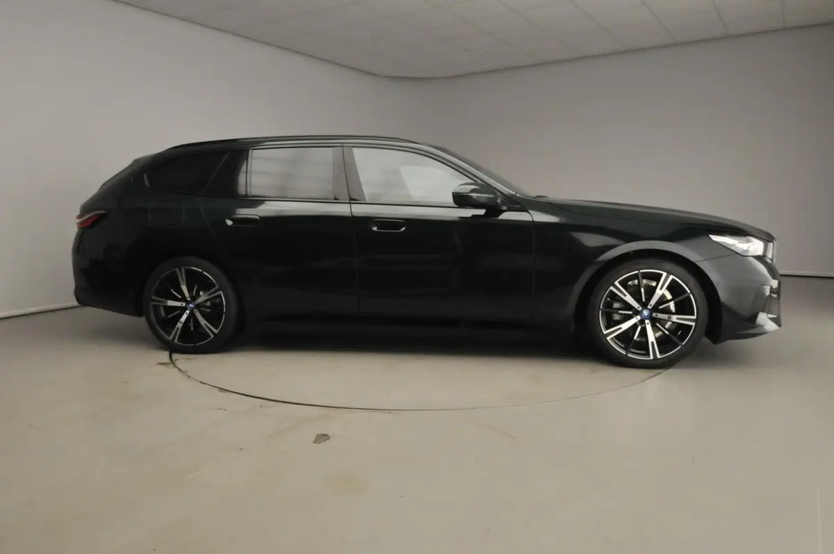 530e | M-Sportpakket | Individual uitv. | LED | HUD | SOH 99% | Active Cruise | Sportstoelen | Stoelverwarming | DAB | Harman-kardon sound | Alu 20 inch