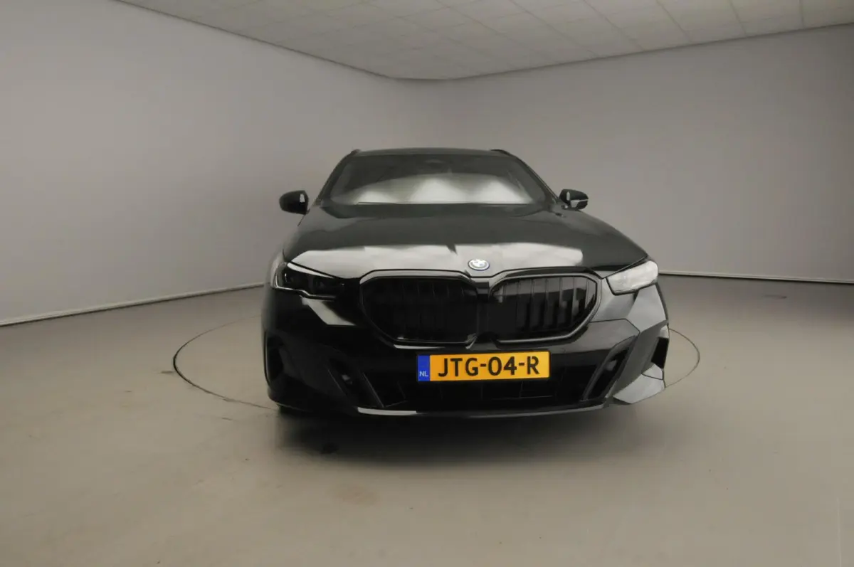 530e | M-Sportpakket | Individual uitv. | LED | HUD | SOH 99% | Active Cruise | Sportstoelen | Stoelverwarming | DAB | Harman-kardon sound | Alu 20 inch
