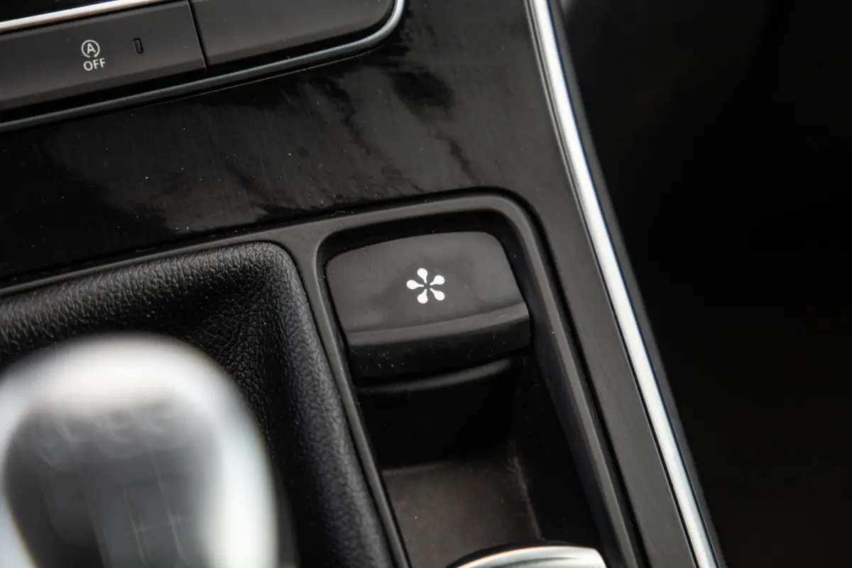 1.3 TCe Intens CARPLAY / CRUISE CONTROLE / LED / CLIMATE CONTROLE
