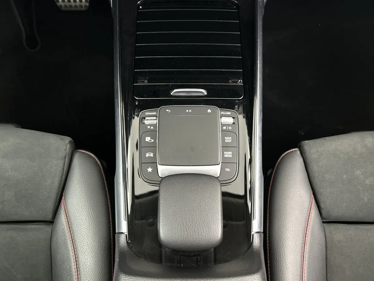 180 AMG Business Solution Pano-dak/Dodehoek/Carplay/19'LMV