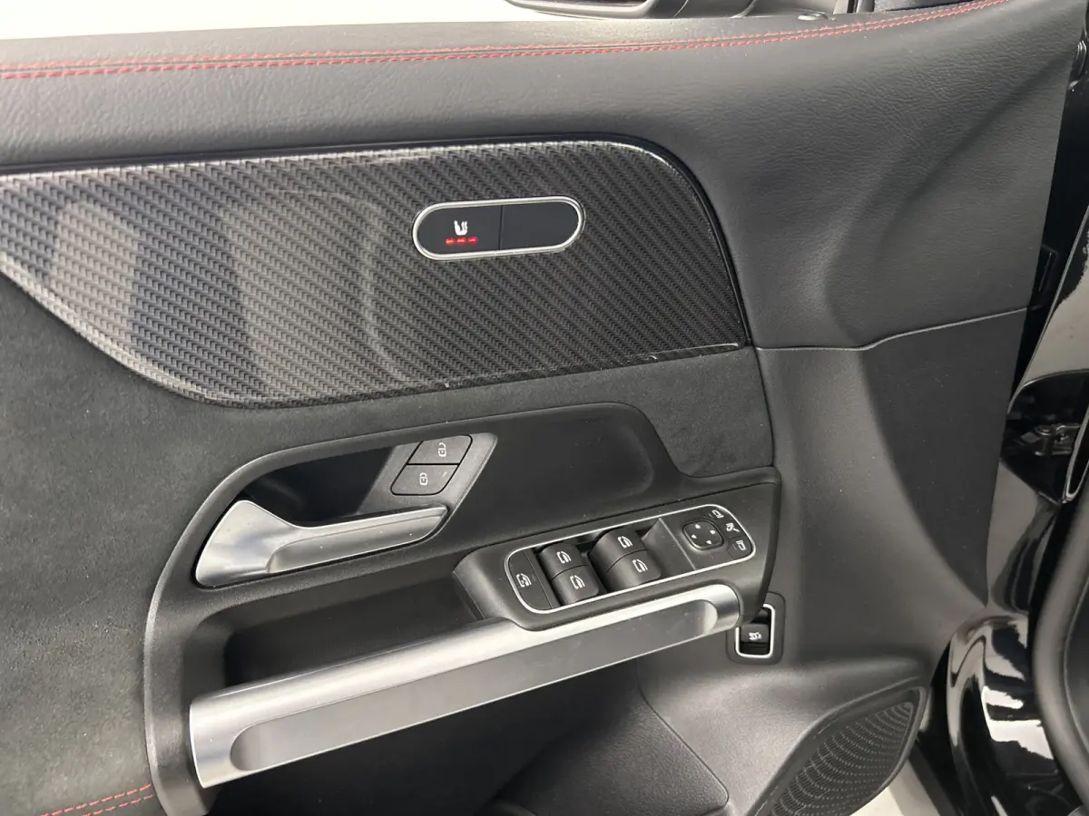 180 AMG Business Solution Pano-dak/Dodehoek/Carplay/19'LMV