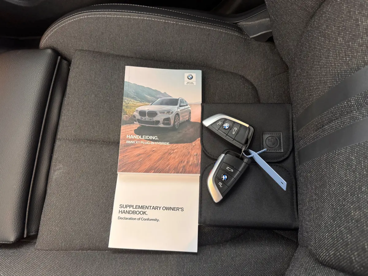 xDrive25e M-Sport High Exe. Pano-dak/Memory/Camera/Carplay/19'LMV