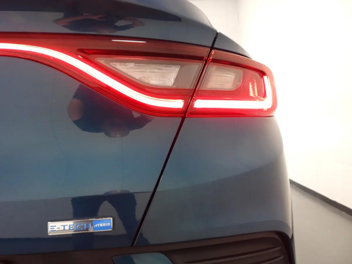 1.6 E-Tech Hybrid 145 Evolution NAVI/CAMERA/CLIMA/LED/17"LMV!