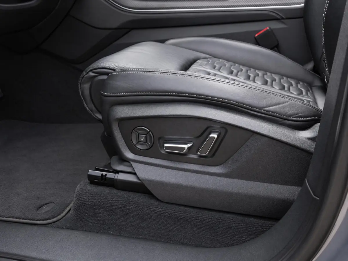 4.0 TFSI RS Q8 quattro |Pano |Keramisch |Carbon Intr/Extr. |B&O |HUD |Softclose |Stoelventilatie/Massage |360°