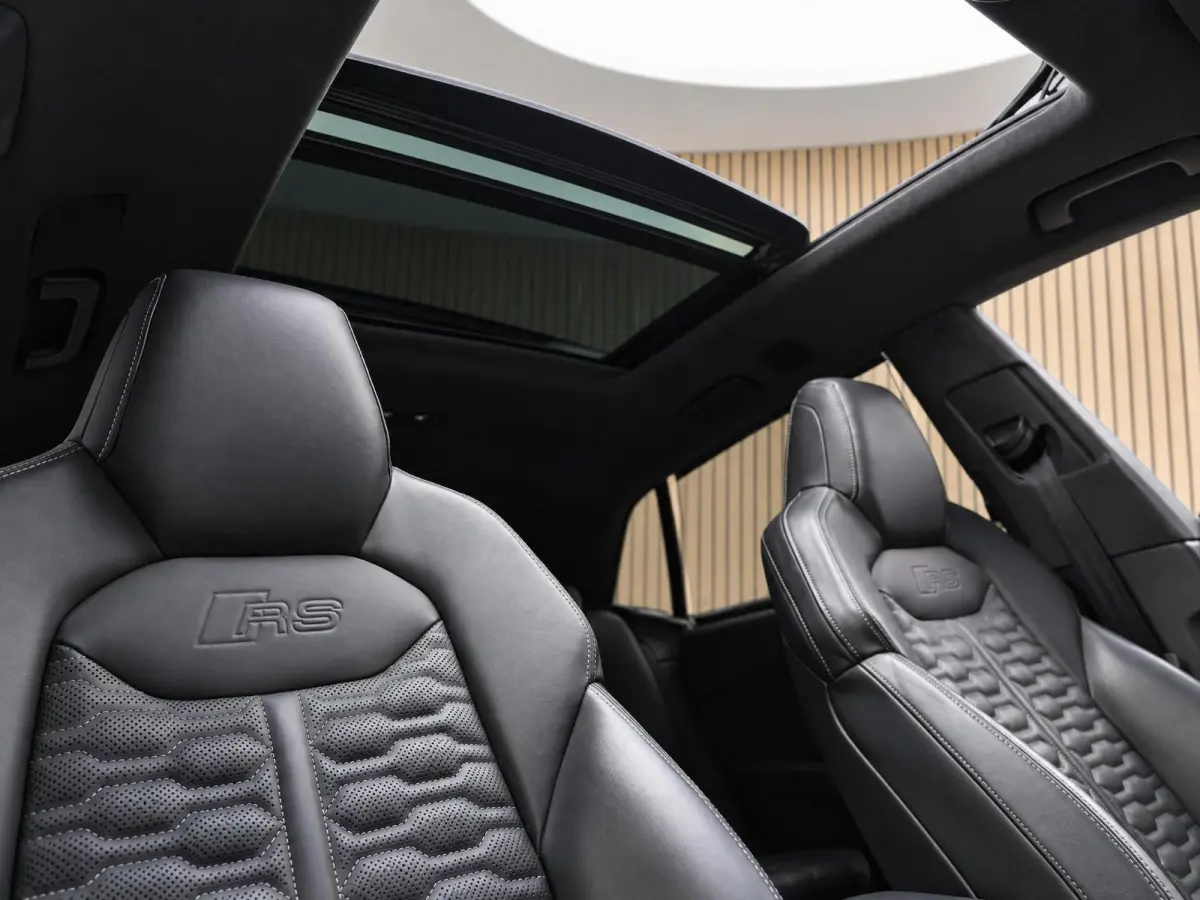 4.0 TFSI RS Q8 quattro |Pano |Keramisch |Carbon Intr/Extr. |B&O |HUD |Softclose |Stoelventilatie/Massage |360°