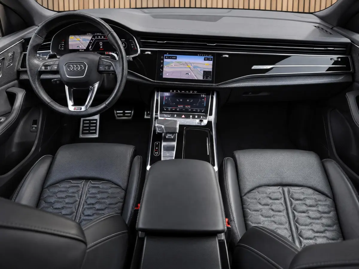4.0 TFSI RS Q8 quattro |Pano |Keramisch |Carbon Intr/Extr. |B&O |HUD |Softclose |Stoelventilatie/Massage |360°