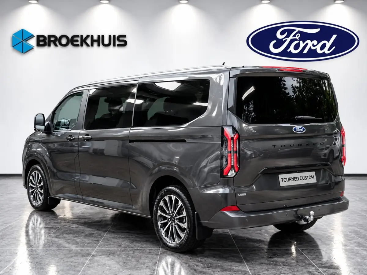 Tourneo Plug-in Hybrid 233pk L2 Titanium X | 8 Persoons | Matrix Led koplampen | Wegklapbare Trekhaak | Luxery Pack |