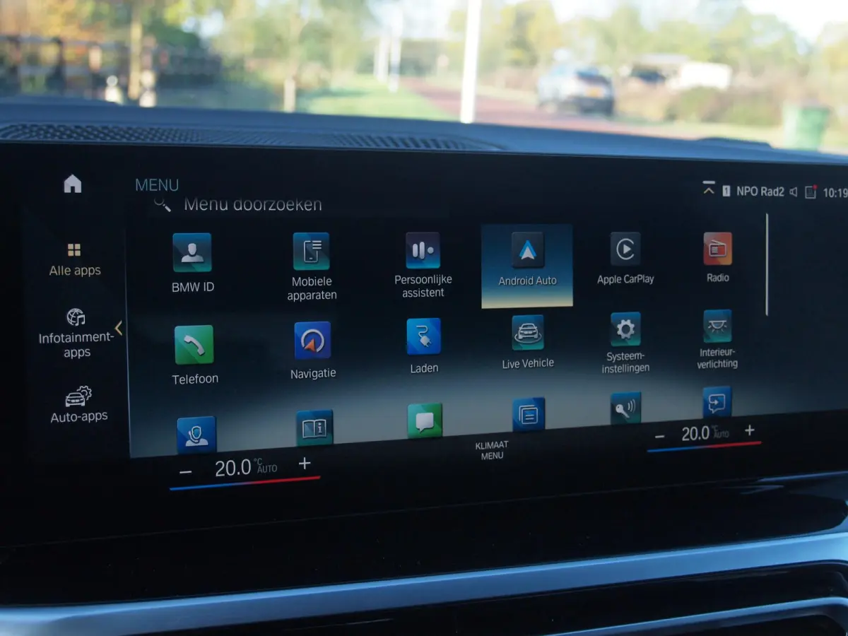 320e | Facelift | 19 Inch | Camera | Sfeerverlichting | Cruise Control | Leer | NL-Auto |