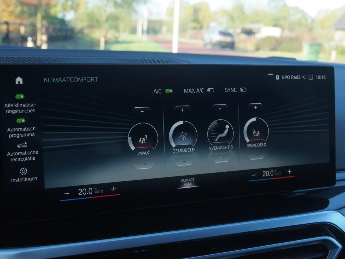 320e | Facelift | 19 Inch | Camera | Sfeerverlichting | Cruise Control | Leer | NL-Auto |