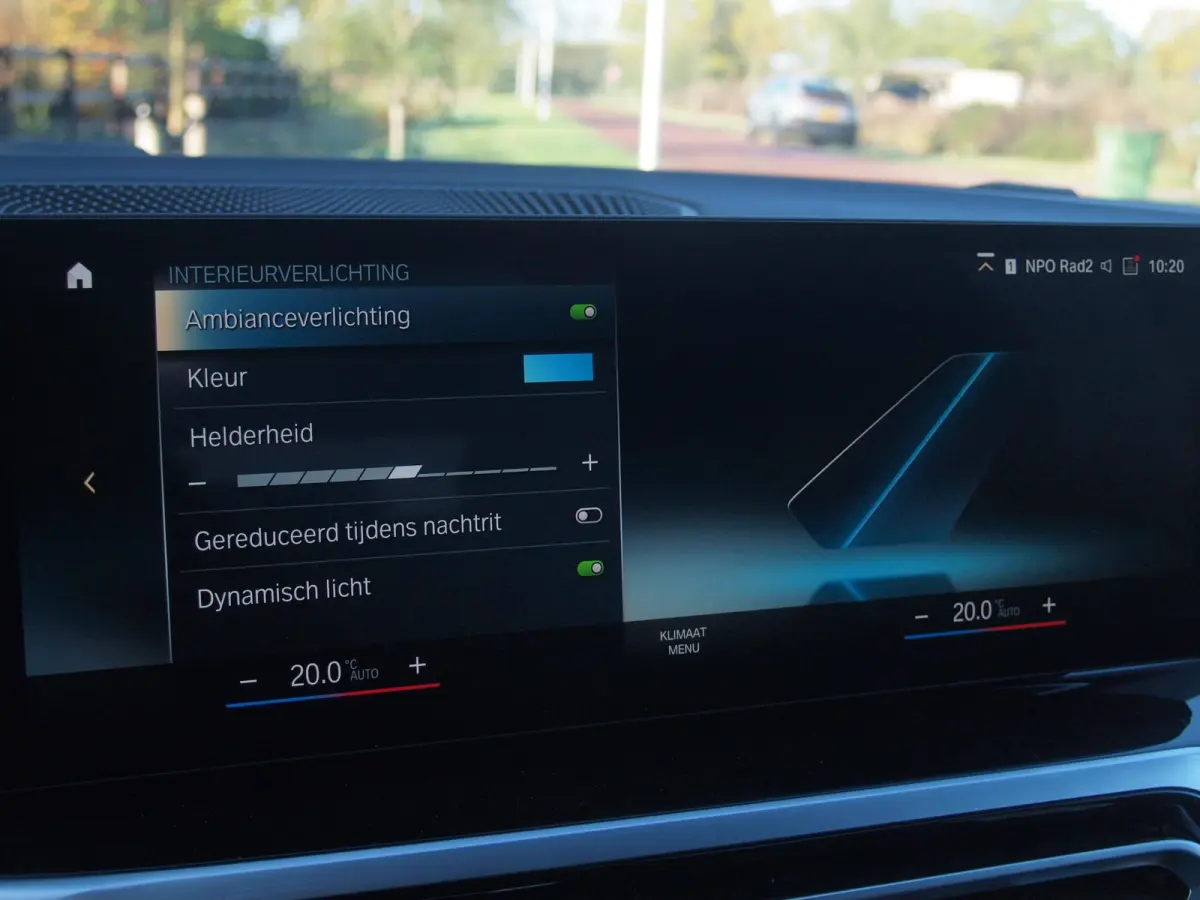 320e | Facelift | 19 Inch | Camera | Sfeerverlichting | Cruise Control | Leer | NL-Auto |