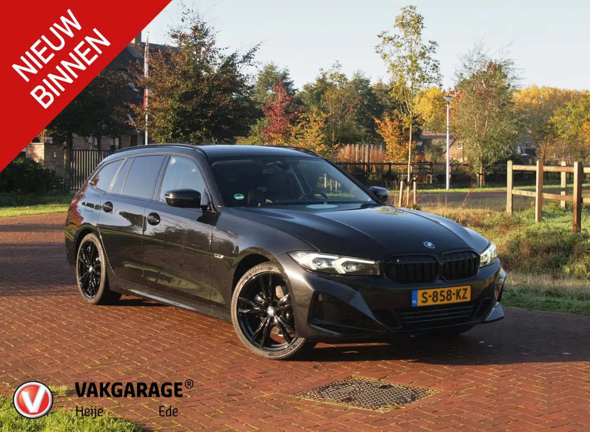 320e | Facelift | 19 Inch | Camera | Sfeerverlichting | Cruise Control | Leer | NL-Auto |