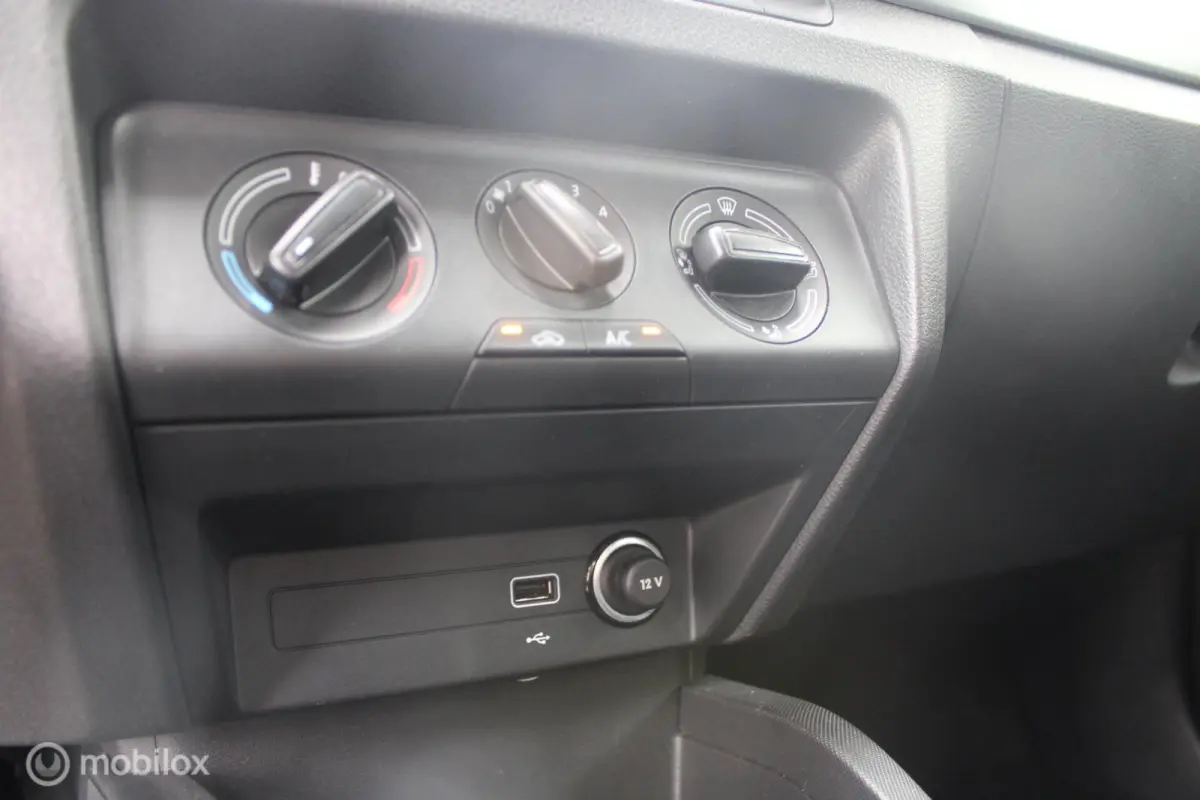1.0 TSI Ambition 1e Eigenaar NL Auto | Airco | Cruise |Apple Carplay/Android Auto | Navigatie | Parkeersensoren.