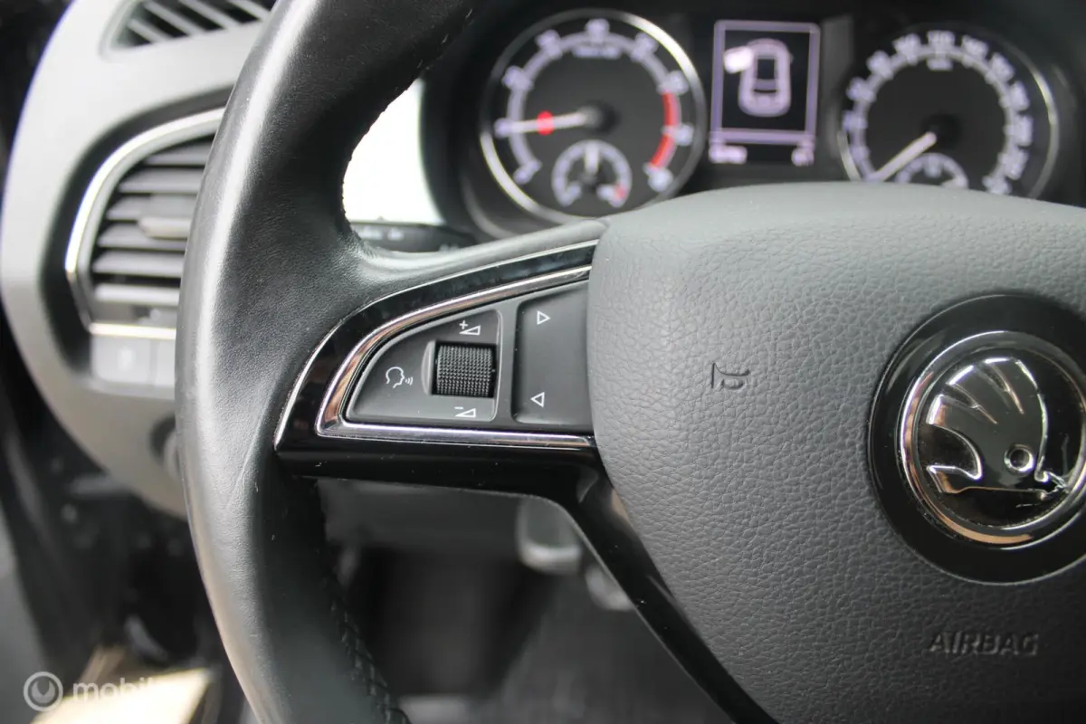 1.0 TSI Ambition 1e Eigenaar NL Auto | Airco | Cruise |Apple Carplay/Android Auto | Navigatie | Parkeersensoren.