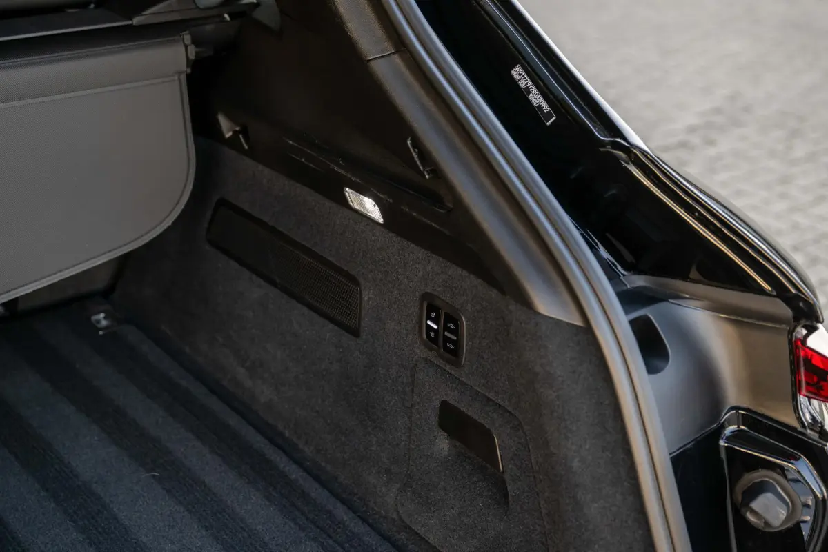 3.0 E-Hybrid Sport-Design Sportuitlaat Display