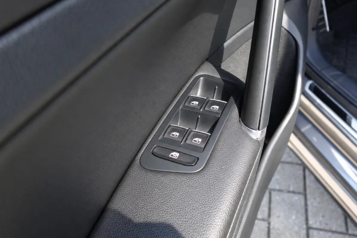 1.6 TDI Highline R-Line PANO ACC CAMERA VOL