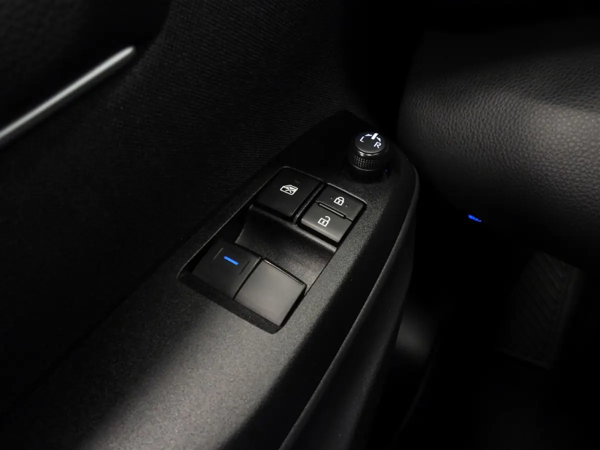 1.5 Hybrid 115 Active NAVI-APP/CAMERA/CLIMA/BLEUTOOTH!