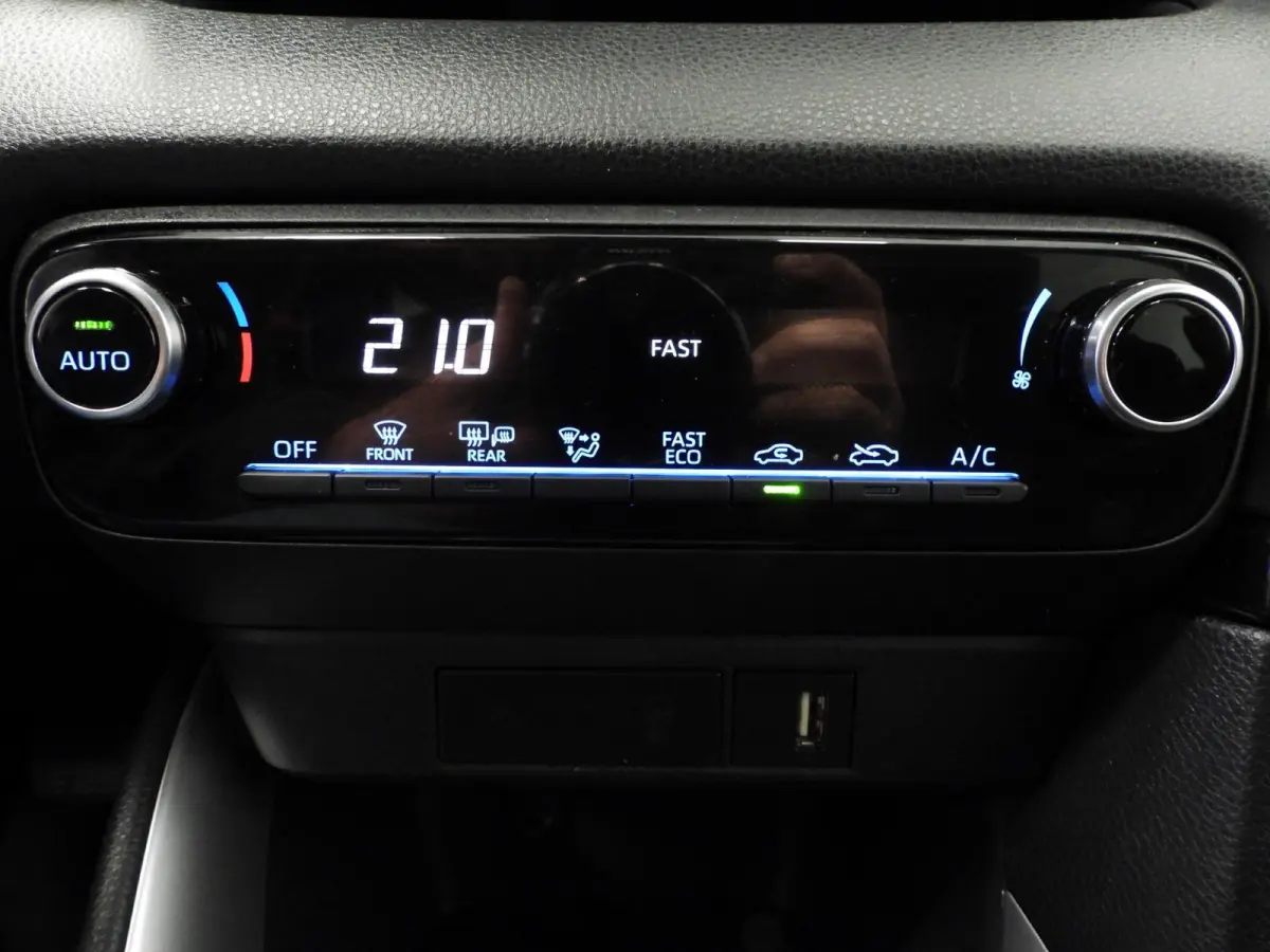 1.5 Hybrid 115 Active NAVI-APP/CAMERA/CLIMA/BLEUTOOTH!