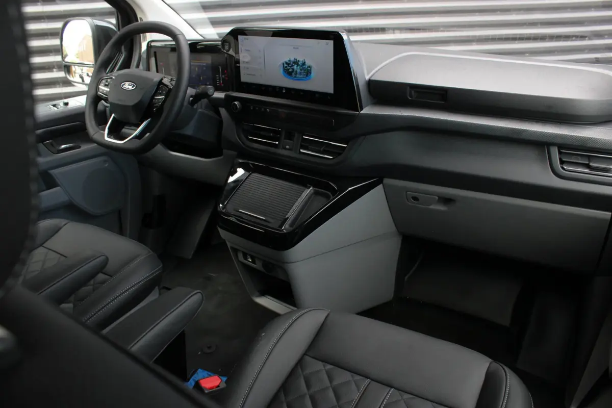 2.0 TDCI L2H1 170PK Limited DC / DUBBEL CABINE / JB-EDITION / DRIVER ASSISTANCE PACK / 5- ZITS /MY2024/ CAMERA