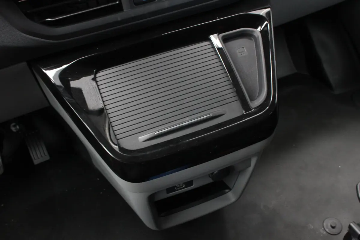 2.0 TDCI L2H1 170PK Limited DC / DUBBEL CABINE / JB-EDITION / DRIVER ASSISTANCE PACK / 5- ZITS /MY2024/ CAMERA