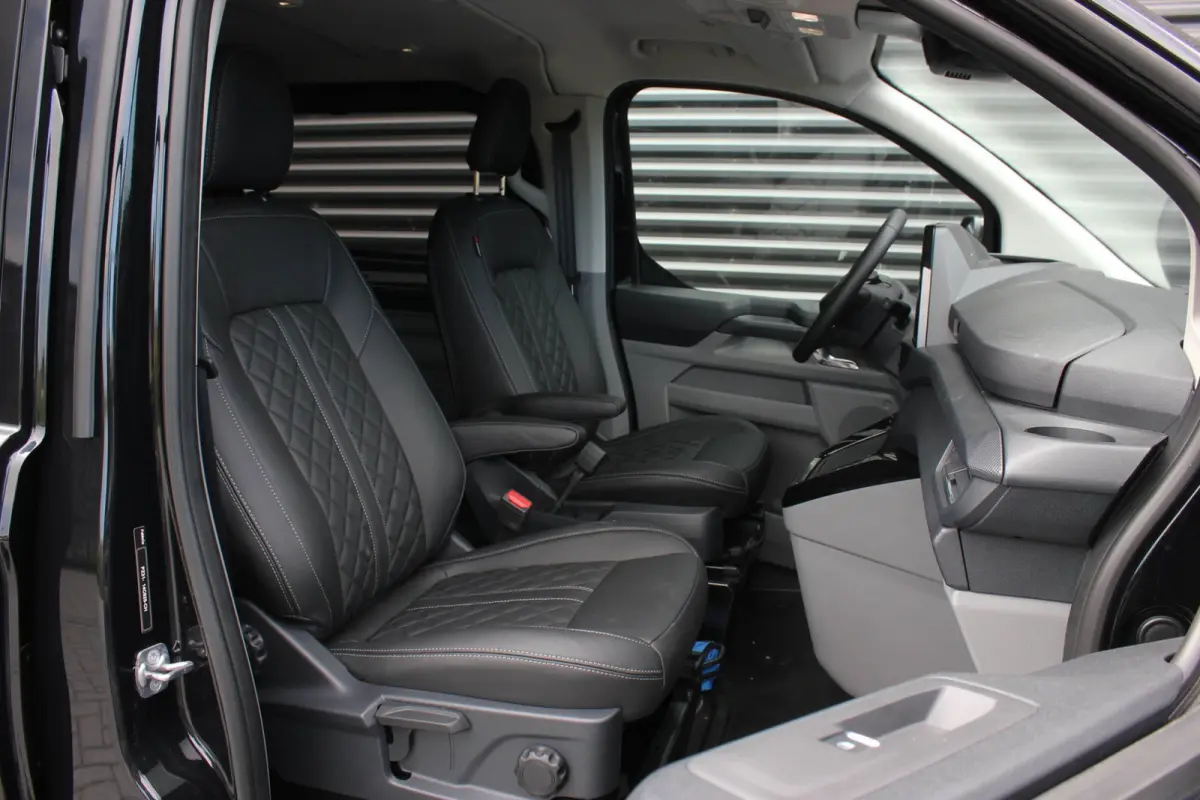 2.0 TDCI L2H1 170PK Limited DC / DUBBEL CABINE / JB-EDITION / DRIVER ASSISTANCE PACK / 5- ZITS /MY2024/ CAMERA