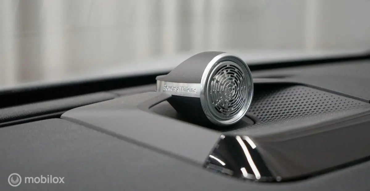 Long range Dual motor Performance Pilot Plus