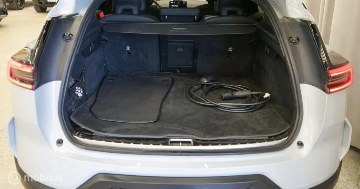 Long range Dual motor Performance Pilot Plus
