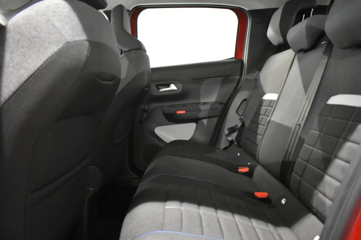 1.2 Turbo 100pk Plus | Carplay | Airco | Cruise Control | DAB | Telefoon | Achterbank in delen neerklapbaar | Airco | Apple Carplay/Android Auto|telefoonintegratie premium
